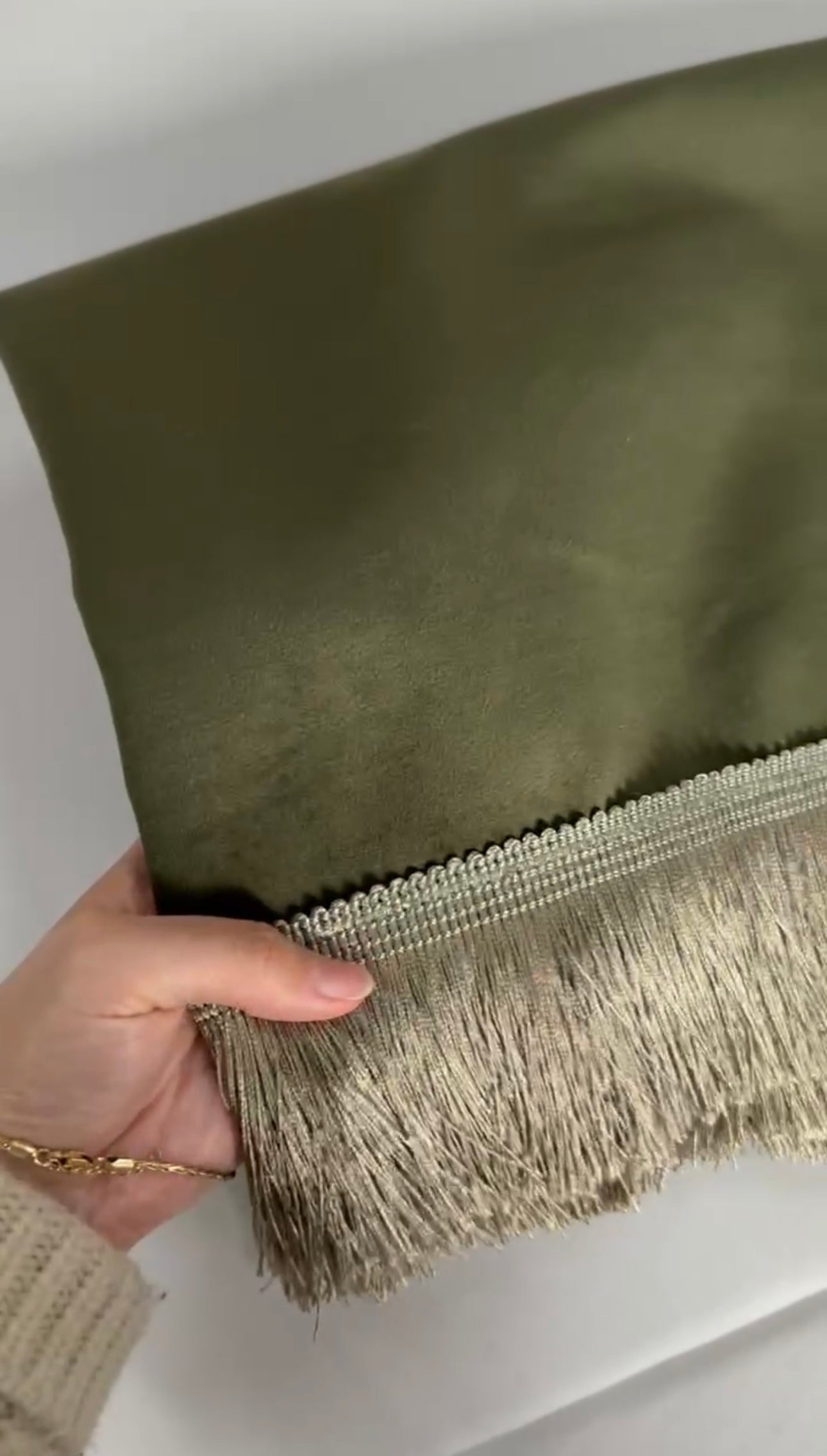 Simple and luxurious Velvet Distraction Free Islamic Prayer Mat - (Tasbih included) Bazaar