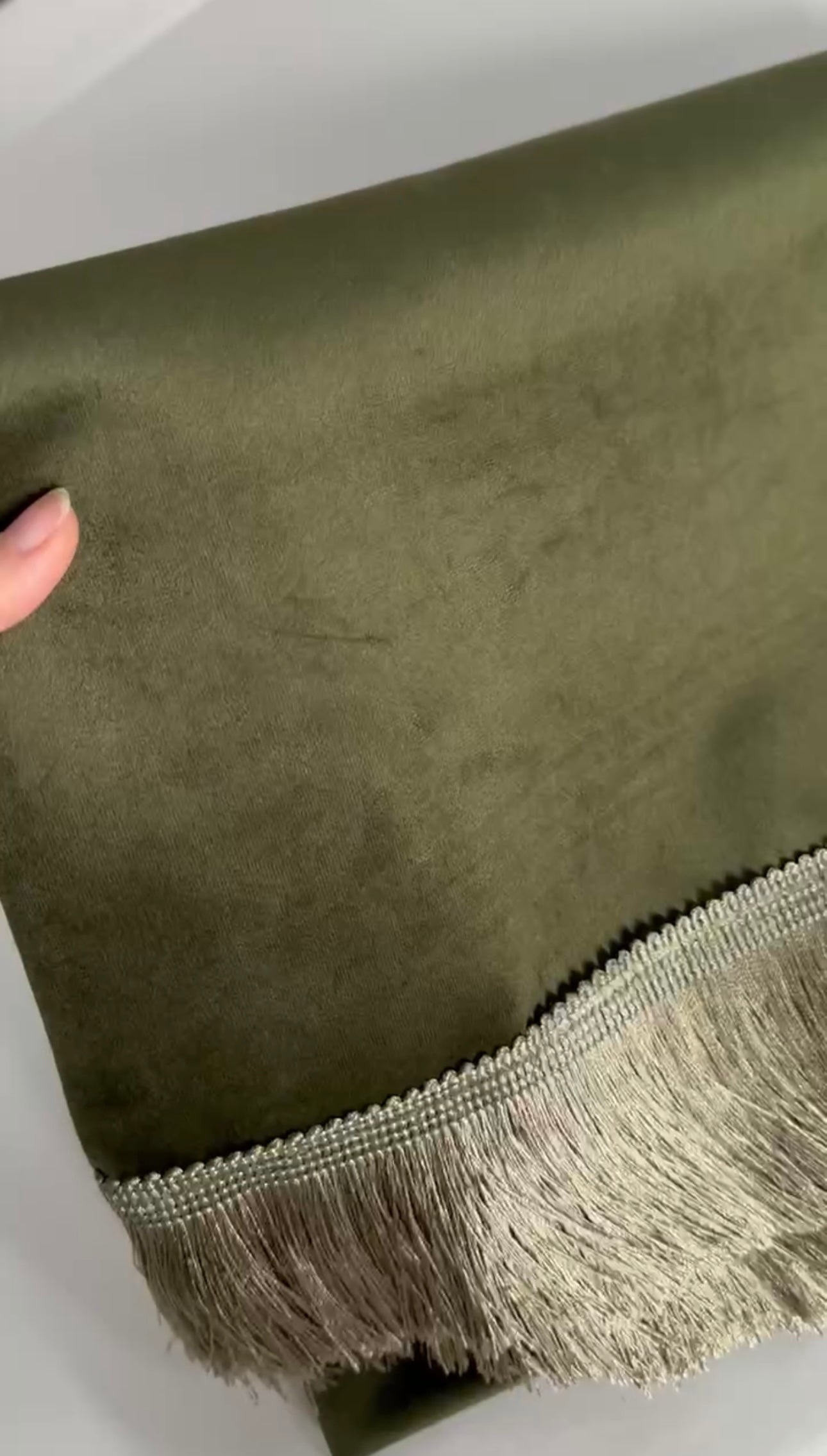 Simple and luxurious Velvet Distraction Free Islamic Prayer Mat - (Tasbih included) Bazaar